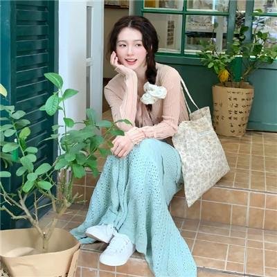 小姐嬉春